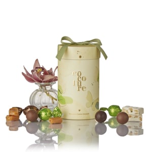 Mix von Französischer Nougat, Schokoladenkugeln und Karamellen